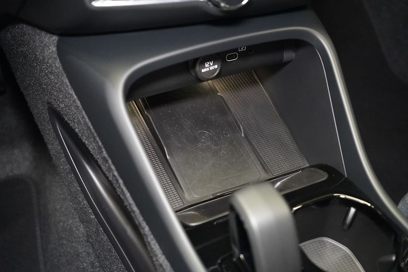 Volvo XC40 B3 Plus Dark, ACC, BLIS - fotka 35 z 43