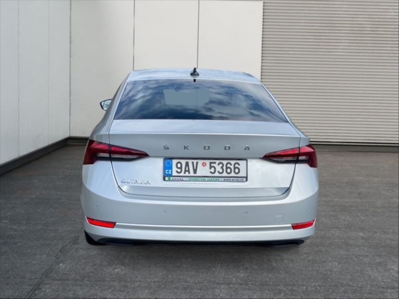 Škoda Octavia 2,0 TDI 85 Ambition AT - fotka 5 z 11