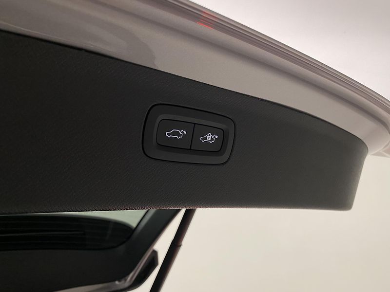 Volvo XC90 (2026) T8 AWD Plug-in DARK PLUS 7m - fotka 24 z 78