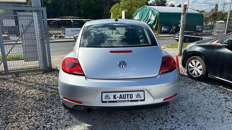 Volkswagen Beetle (2012) 1.2TSI 77kW REZERVOVANO - fotka 5 z 25