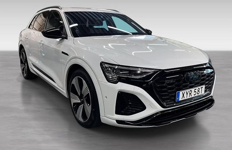 Audi Q8 e-tron 55 Q 360k Pano Vzduch 4 zóny   - fotka 3 z 12