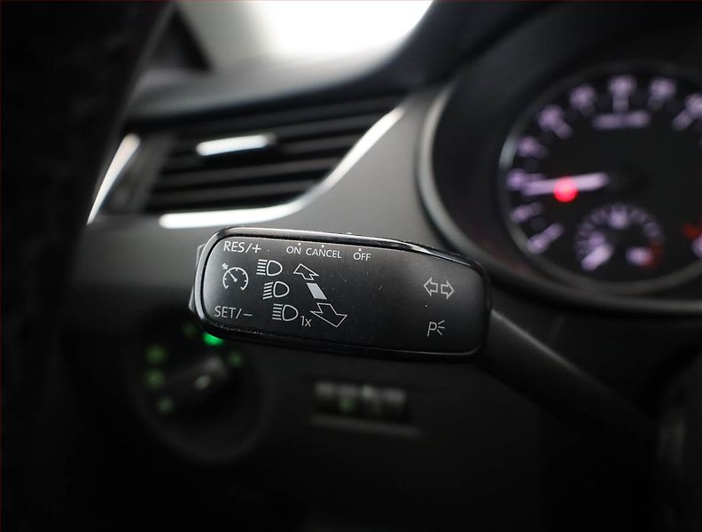 Škoda Octavia (2013) Ambition 1.6 TDI, Serv.kniha - fotka 14 z 17