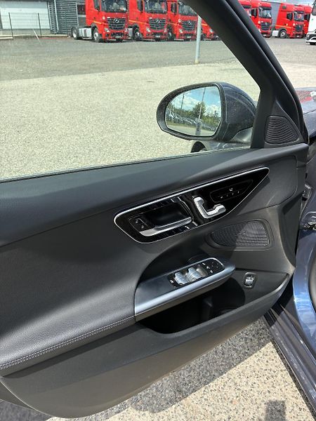 Mercedes-Benz Třídy C (2023) C 220d 4MATIC kombi - fotka 14 z 17