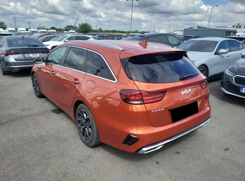 Kia Ceed 1.5T-GDi 118kW GT LINE AUTOMAT - fotka 3 z 10