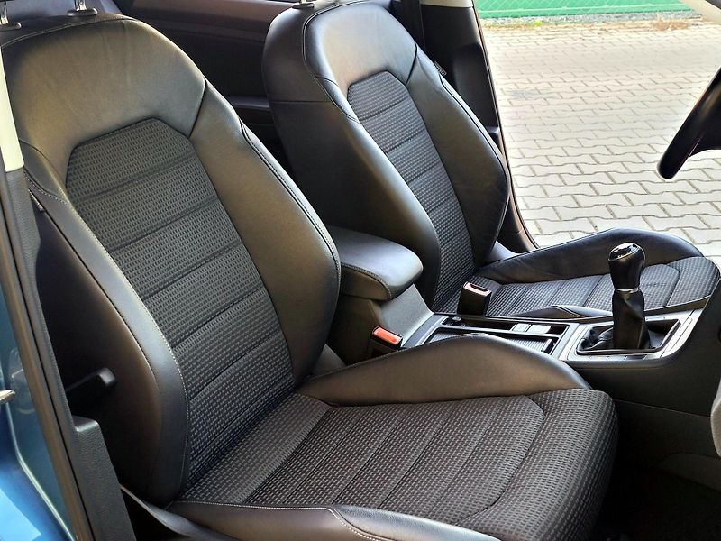 Volkswagen Golf CZ, VÝBAVA, SERV.KN.CEBIA      - fotka 39 z 74