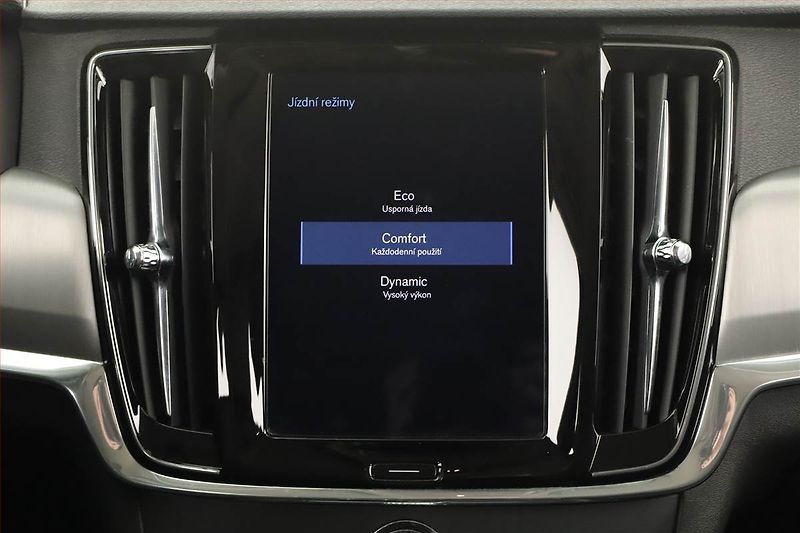 Volvo V90 (2019) T4 - fotka 13 z 20