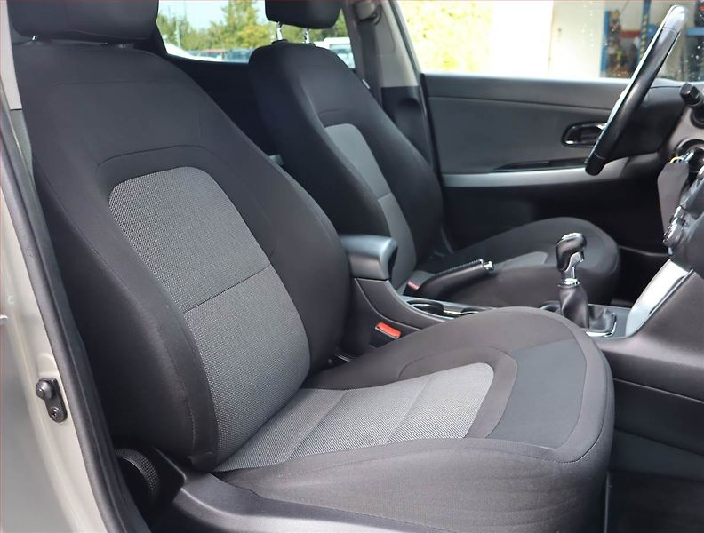 Kia Ceed (2016) Silver 1.4 CVVT, Serv.kniha - fotka 9 z 15