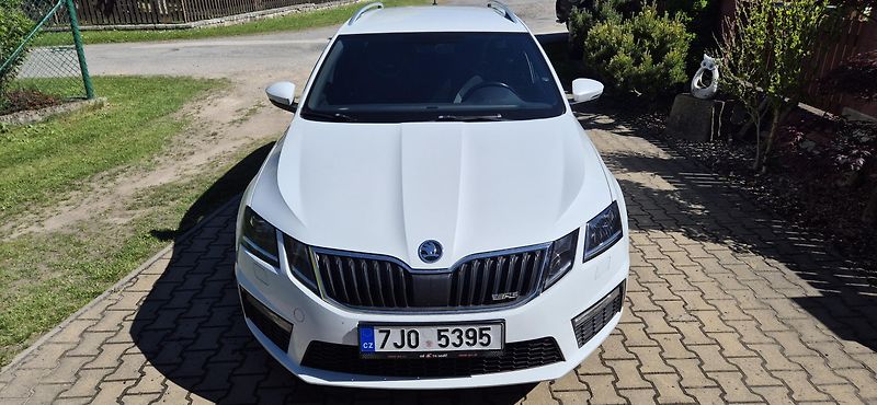 Škoda Octavia (2018) 3 RS - fotka 2 z 18