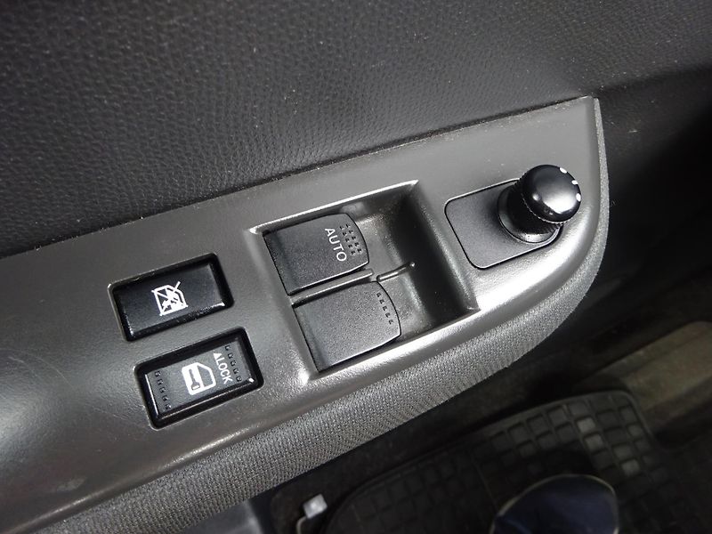 Suzuki Swift 1.3 68kW AUTOMAT KLIMA 5 DVEŘÍ - fotka 14 z 30