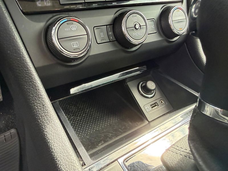 Škoda Superb Style Plus 2.0 TDI 140kw DSG 4 - fotka 18 z 26
