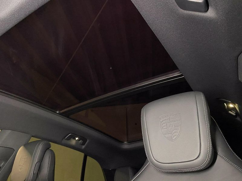 Porsche Cayenne (2026) Electric HuD 360 Display spol. - fotka 21 z 23