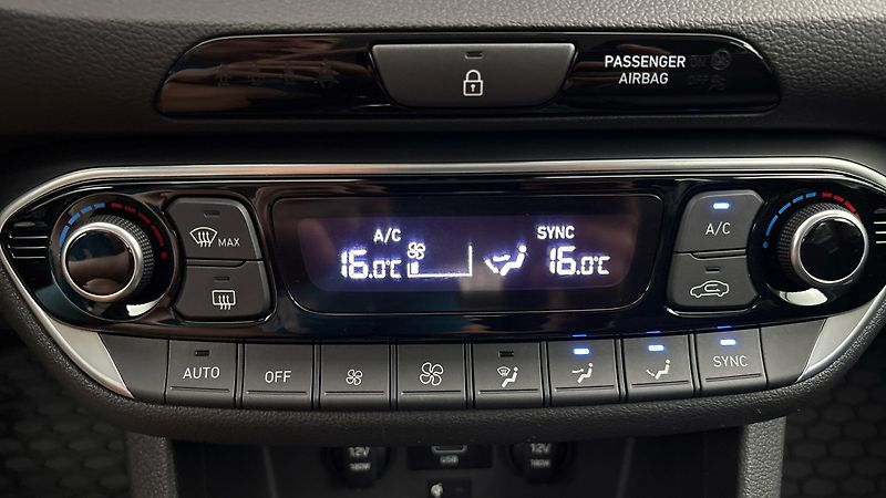 Hyundai i30 1.0 T-GDI Smart Kombi - fotka 13 z 24