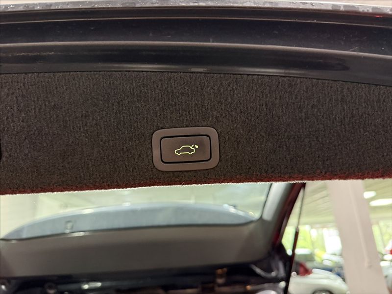 Volvo XC60 2,4   D5 AWD SUMMUM XENON - fotka 28 z 39