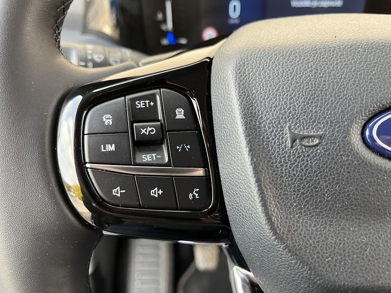 Ford Tourneo Custom (2024) L2*TITANIUM*2xŠOUPKY*8m*KAMERA - fotka 33 z 37
