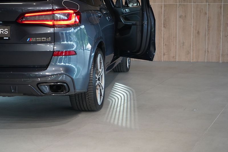 BMW X5 M50d, M Professional, Masáž - fotka 17 z 57