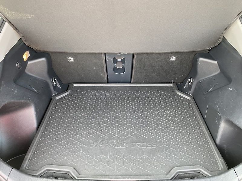 Toyota Yaris Cross 1.5HSD, ČR-1m, Executive, 4x4 - fotka 32 z 34