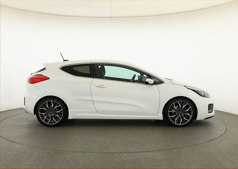 Kia Ceed (2014) 1.6 T-GDI GT, Kůže, Navi - fotka 6 z 21