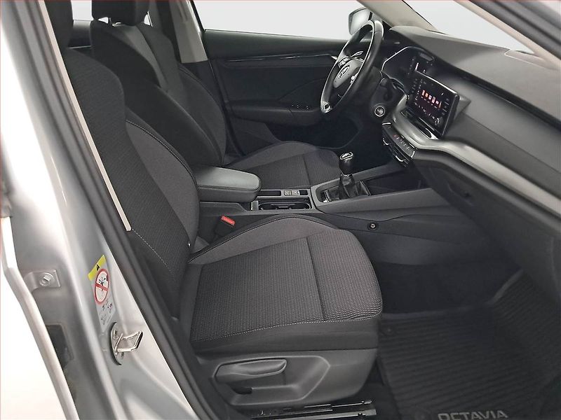 Škoda Octavia (2022) Ambition 2.0 TDI, ČR,1.maj - fotka 9 z 19