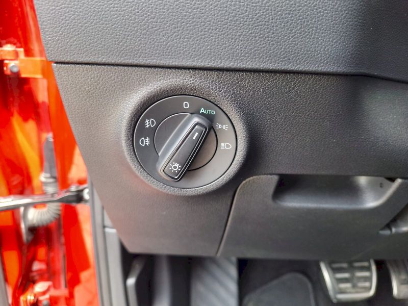 Škoda Karoq (2020) 1.5 TSI / 110 kW / 7DSG / SPOR - fotka 18 z 35
