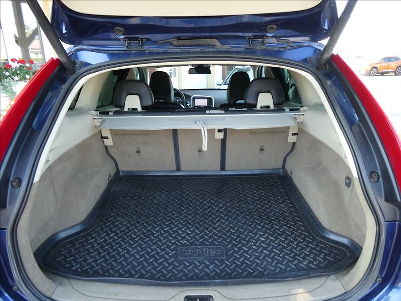 Volvo XC60 2,4 D5 Ocean Race AWD 158kW - fotka 18 z 51