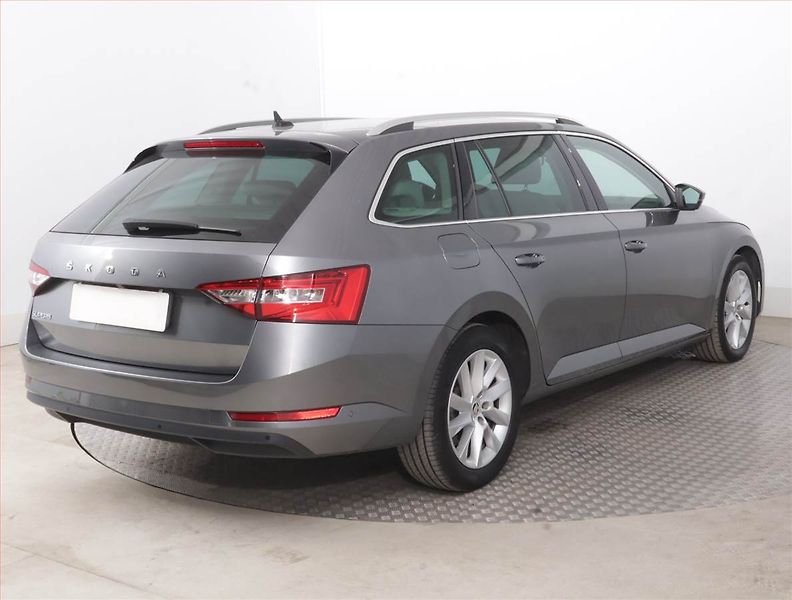 Škoda Superb (2022) Style 2.0 TDI, Automat - fotka 5 z 17