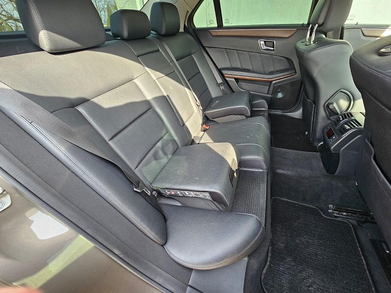 Mercedes-Benz Třídy E (2011) 350 CDi 4Matic 195kw - fotka 17 z 21