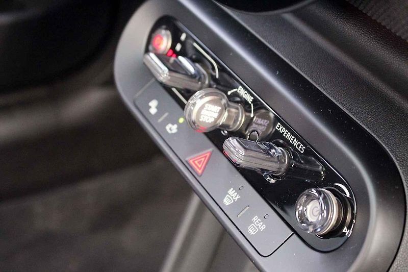 Mini Cooper S stále vyhoví nadšeným řidičům