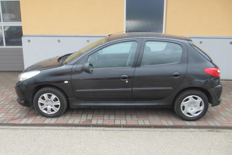 Peugeot 206 + 1.1i KLIMA - fotka 6 z 15