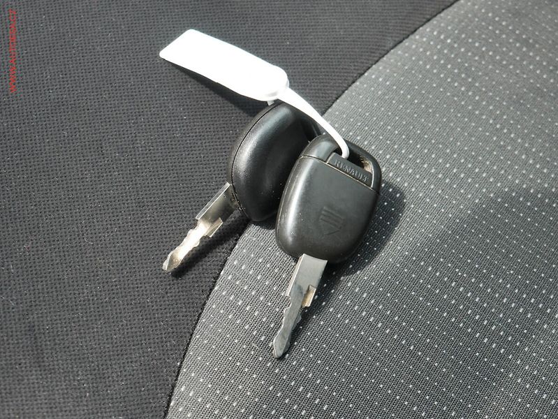Renault Thalia (2011) 1.2 i, ČR, AC - fotka 17 z 17