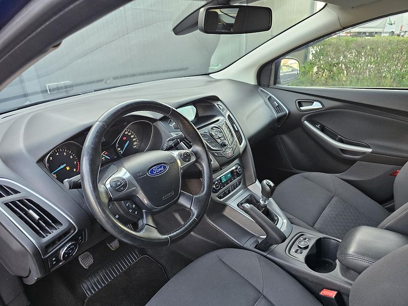 Ford Focus 1.0 92kW,VÝHŘEV,2xKOLA,SERVIS - fotka 19 z 64
