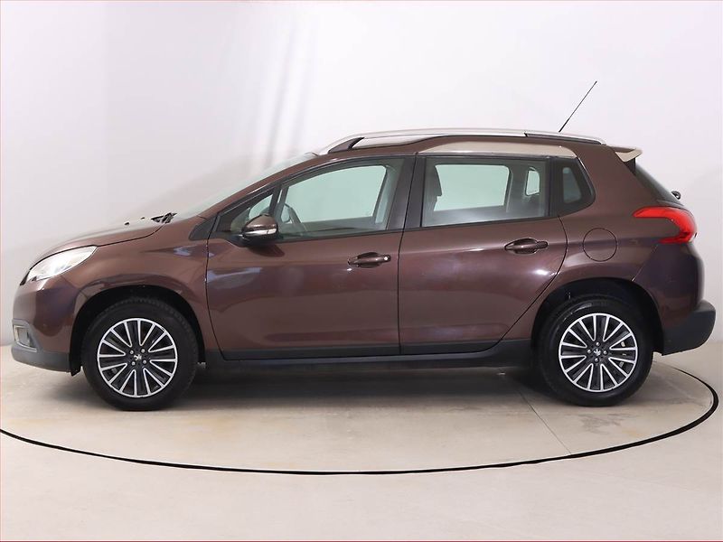 Peugeot 2008 (2013) 1.2 VTi, Serv.kniha, Navi - fotka 3 z 17