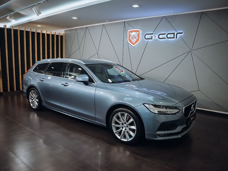 Volvo V90 D5 Momentum 173 kW AWD - fotka 3 z 28