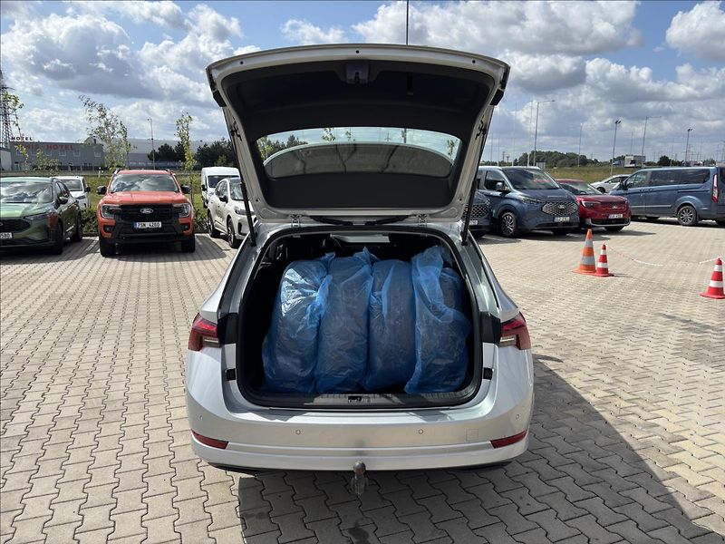 Škoda Octavia 2,0 TDI 110kW Ambition DSG 4x4 - fotka 10 z 42