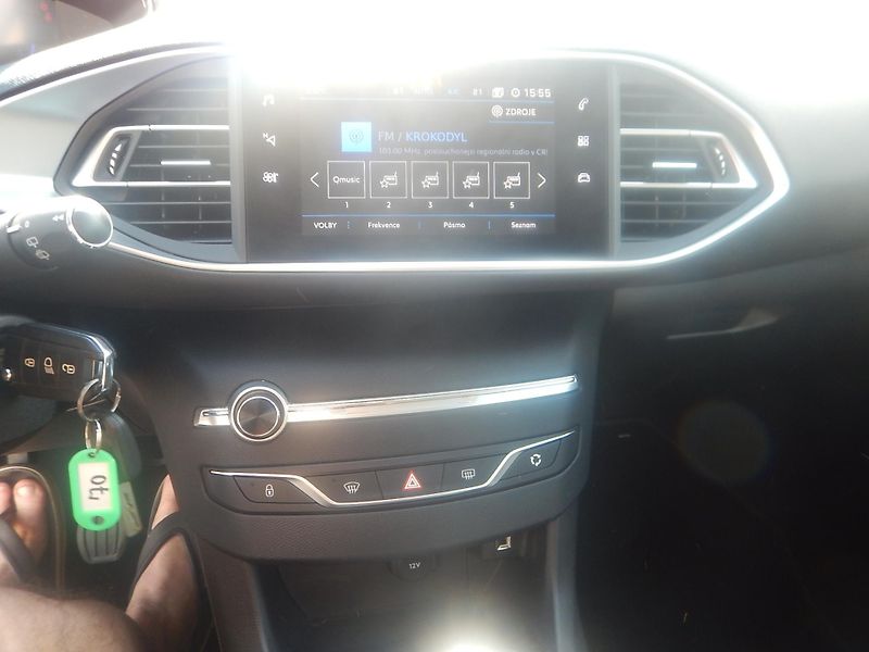 Peugeot 308 1.5 Hdi 96 kw - fotka 11 z 13