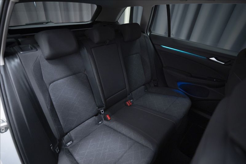 Volkswagen Golf 1,5 eTSI DSG KAMERA VÝHŘEV ČR - fotka 12 z 45