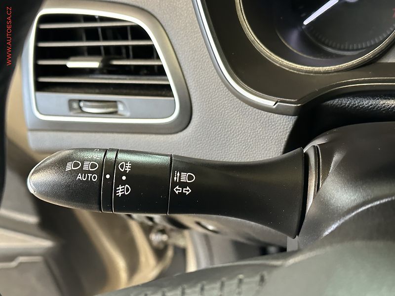 Renault Mégane (2018) 1.6 i, ČR, AC, tempo, park - fotka 18 z 22