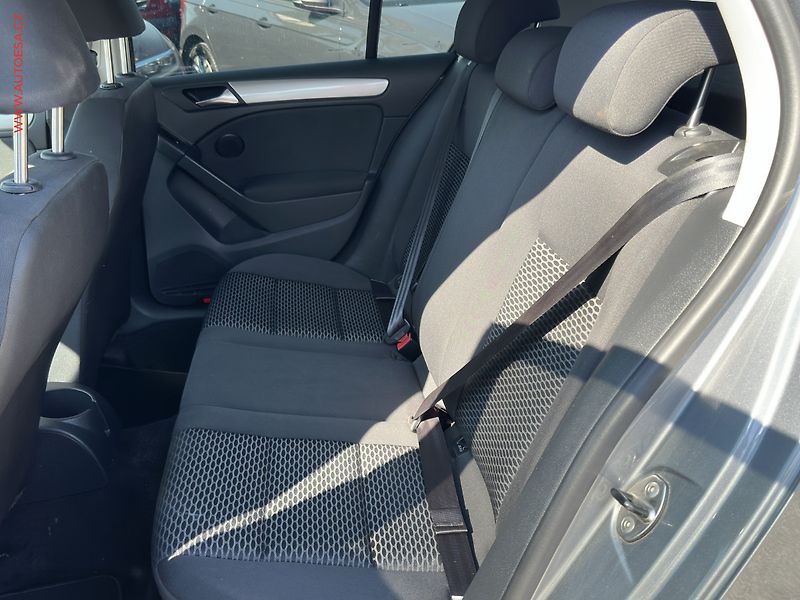 Volkswagen Golf (2010) 1.4i, ČR, AC, TZ - fotka 10 z 16