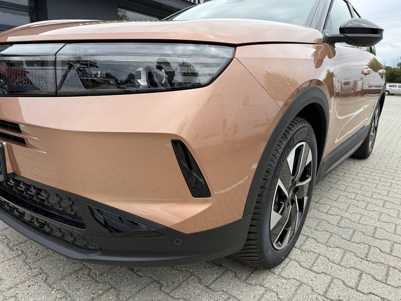 Opel Grandland GS Hybrid 1.2 TURBO (107kW/145 - fotka 22 z 25