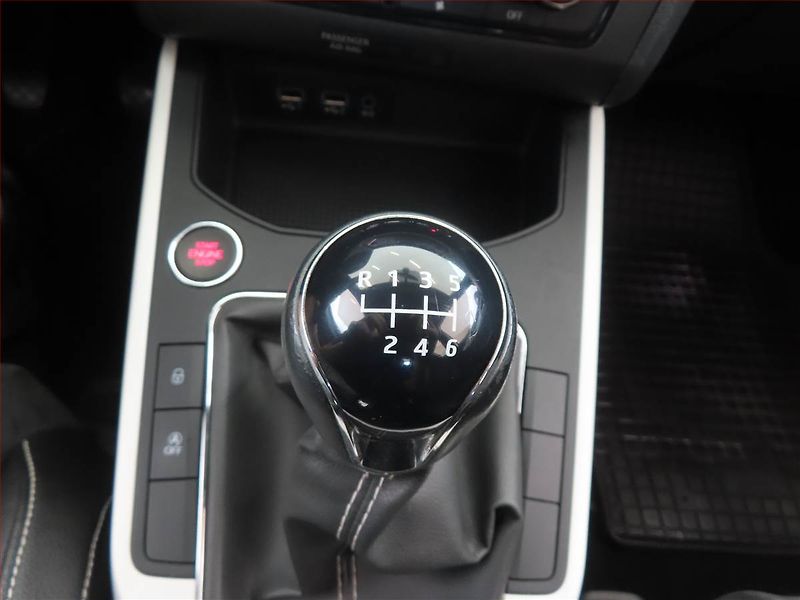 Seat Arona (2018) 1.0 TSI, Tempomat - fotka 13 z 15