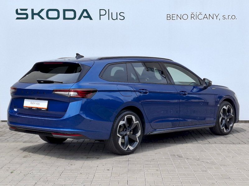 Škoda Superb (2025) Combi iV SportLine DSG 1,5TSi - fotka 2 z 35
