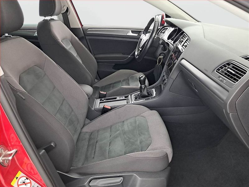 Volkswagen Golf (2018) 1.0 TSI, Tempomat - fotka 9 z 19