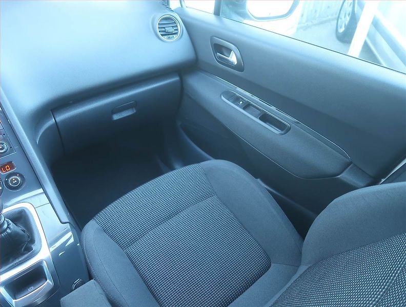 Peugeot 5008 (2013) 1.6 HDi, Tempomat - fotka 8 z 13