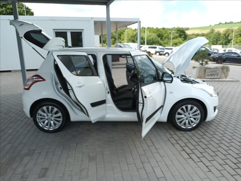 Suzuki Swift 1,2 REZERVACE - fotka 30 z 39