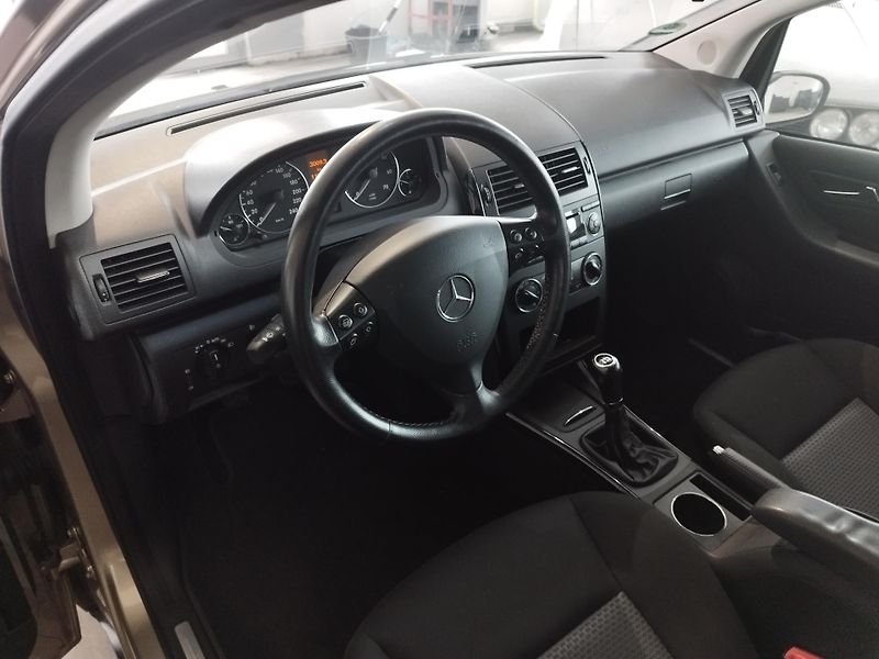 Mercedes-Benz Třídy A (2004) 1,7I,85KW,KLIMA,ALU,SER.KN - fotka 15 z 33