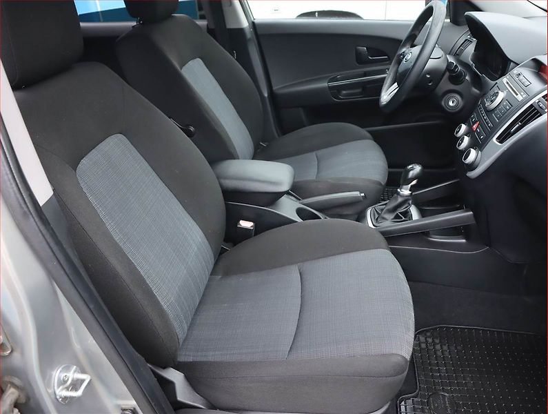 Kia Ceed (2011) 1.4 CVVT, Serv.kniha - fotka 9 z 14