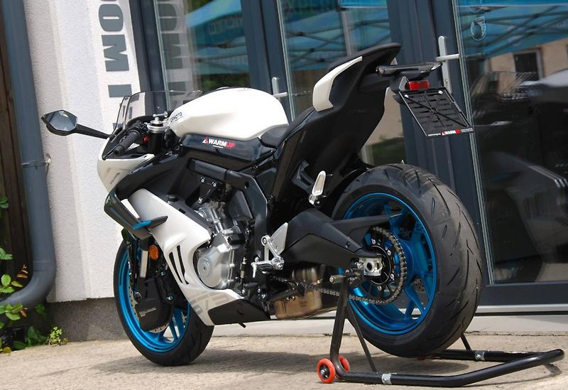 CFMOTO (2026) 675 SR-R WHITE - fotka 6 z 25