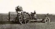 Motorový pluh Excelsior, výrobek společnosti Laurin & Klement. Foto Wikimedia Commons, Automobilia - l'automobile aux armées, GPL