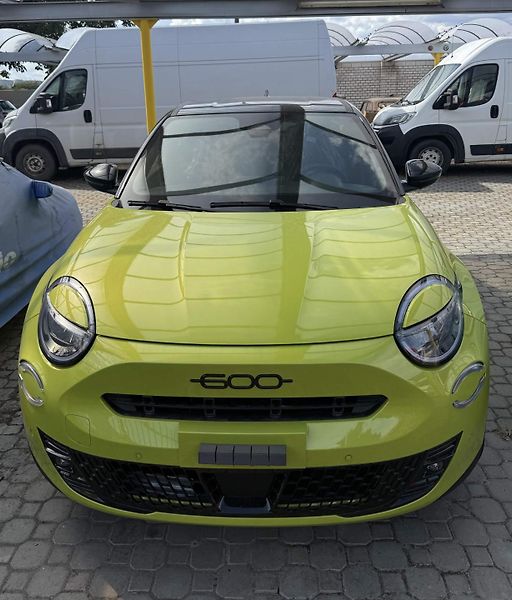 Fiat 600 (2026) Hybrid Sport Hybrid Turbo 145k - fotka 2 z 7