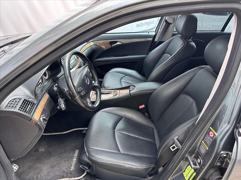 Mercedes-Benz Třídy E E 320 CDI Avantgarde - fotka 9 z 32