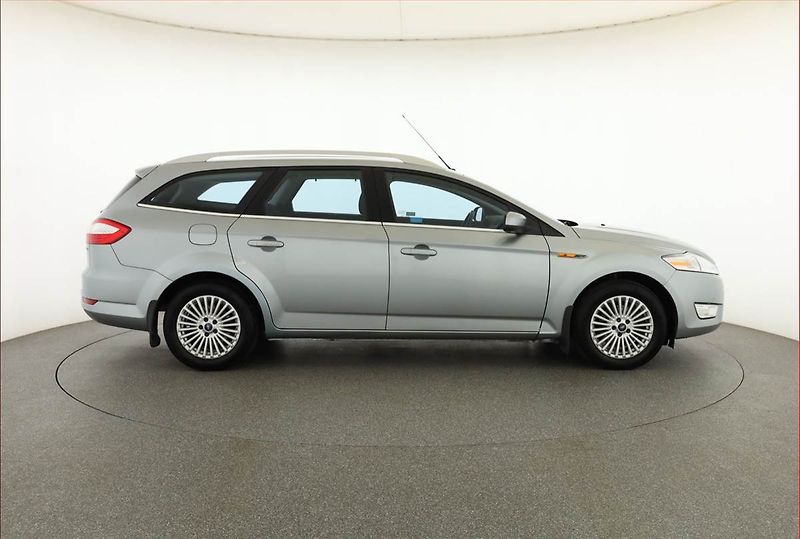 Ford Mondeo (2010) 2.0 TDCi, ČR,1.maj, Tempomat - fotka 6 z 17